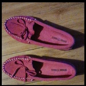 Minnetonka Women's Pink Suede Moccasin